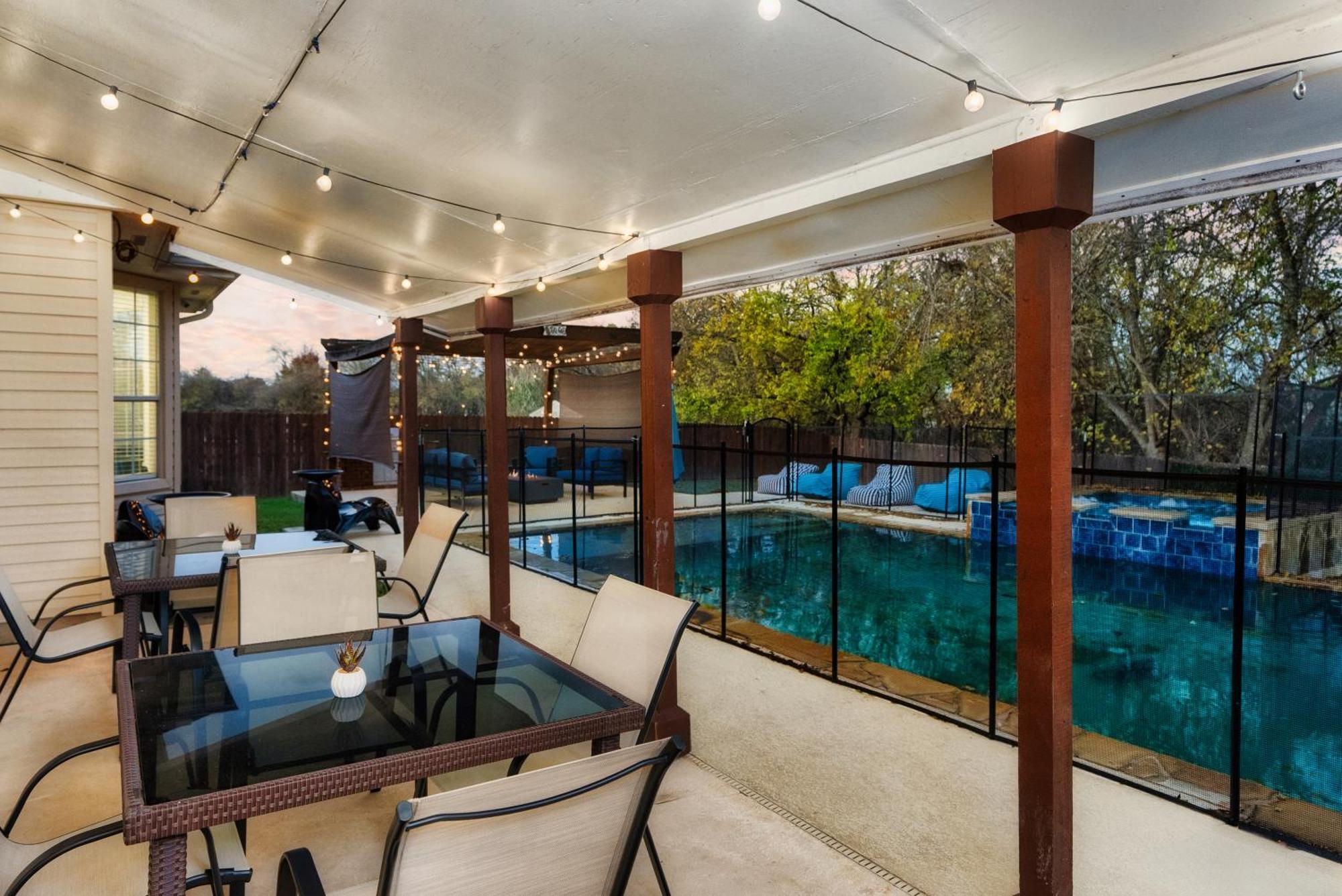Stunning Family Home With Pool & Hot Tub - Sleeps 17 Pflugerville Luaran gambar
